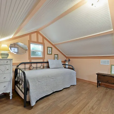 Carroll House Cottages-3